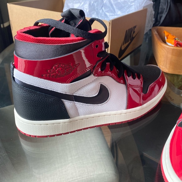 Brand new women’s Jordan 1 high top never worn size 12 women’s/ men’s 10 - Picture 3 of 6